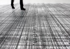   (…) This site-specific floor print installation, exhibited in the TZR Galerie Kai Brückner and titled “Eurasia”, is mostly composed of very long lines of text in different font sizes […]