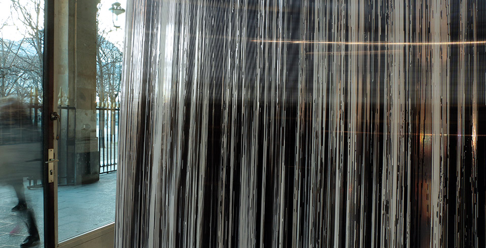 Irrational Geometrics, 2015 / Exhibition view, Perspectives Inversées, IBU Gallery, Paris, 2017 / Lenticular print on mirror aluminum composite, 1.20 × 1.80 m