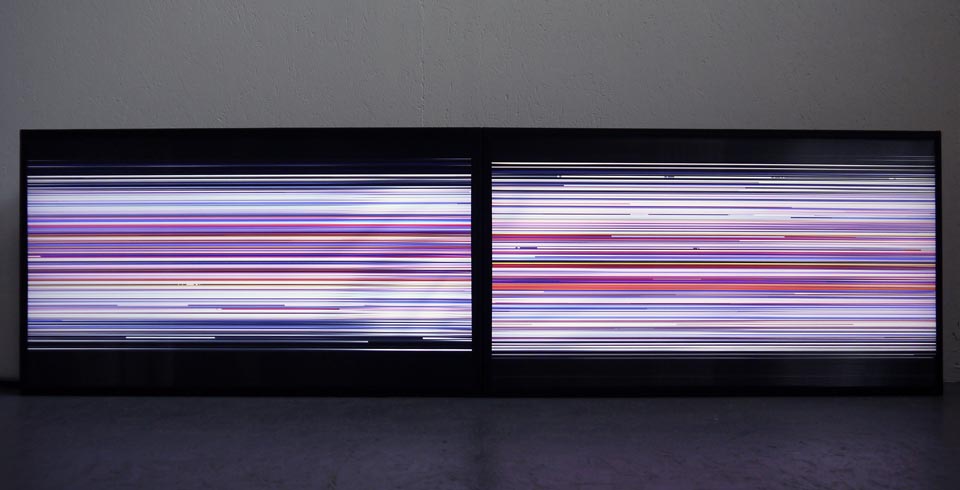Line_Wave, 2013 / Video installation with lenticular panel on 2 LCD screens, computer and custom software, 1.90 × 0.50 m (video software: Claude Micheli)