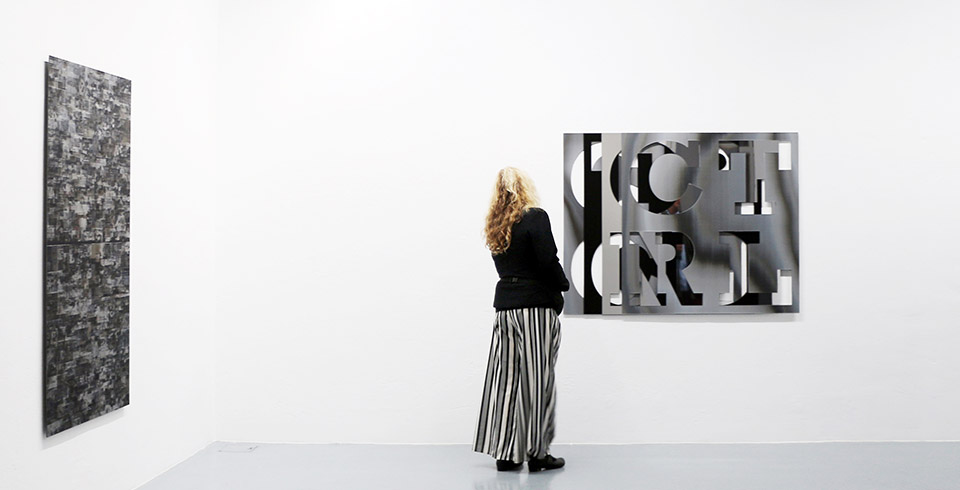 COOL_CTRL (X1), CONTROL, TZR Galerie Kai Brückner, Düsseldorf, 2015 / Cut lenticular panel × 2, Cut black aluminum composite panel, Cut Mirror aluminum composite panel, 1.40 × 1.10