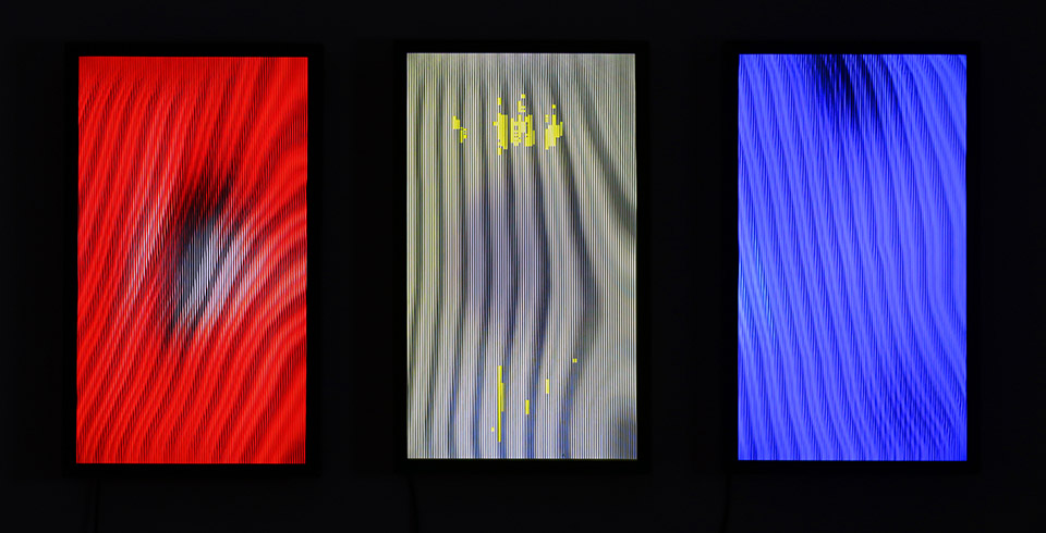 Screens of Death (Red, Yellow and Blue)(2017), Espace Art Contemporain Orenga de Gaffory, Patrimonio, FR, 6 Jul. > 1 Oct. 2017 / Installation view, Lenticular panel on LED screen, computer and specific software, 0.55 x 0.90 m each