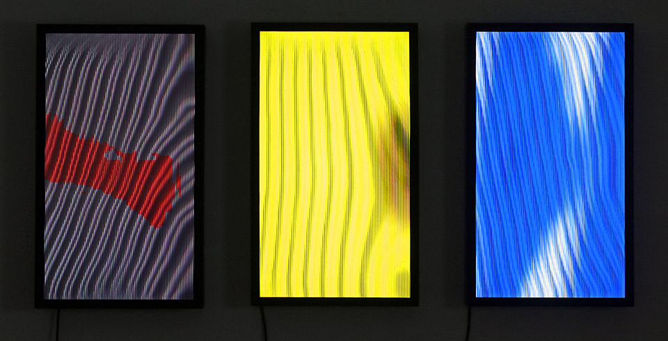 Color Screens of Death (Red, Yellow and Blue), 2017 / Video installation with lenticular panel on LED screen, computer and specific software, 0.55 × 0.90 m each