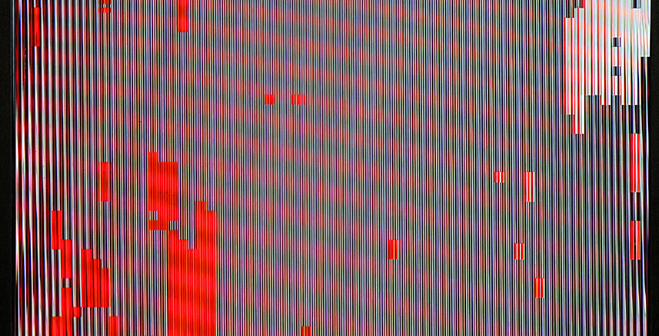 Color Screens of Death (Red), 2017 / Detail view / Video installation with lenticular panel on LED screen, computer and specific software, 0.55 × 0.90 m