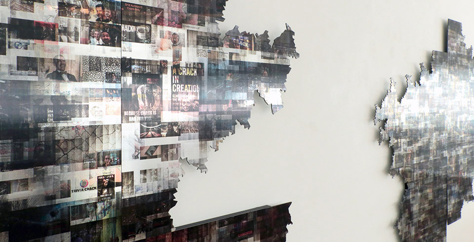Crackography (X1) (B2), 2018-2018 / Exhibition view, Galerie Pascal Janssens, Gent, BE / Lenticular print on cut mirror aluminum composite, 1.20 x 1.20 m & 1.50 x 1.20 m