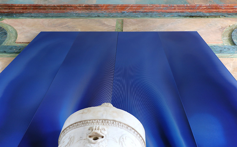 Post-Digital Blue, 2020 / Château d’Aunoy, FR / Lenticular print on aluminum composite, 2.10 × 1.80 m