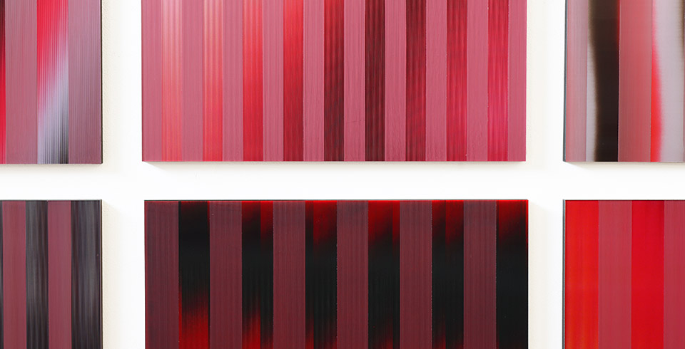 Post-Digital Stripes, 2022 / Varnish on lenticular print on aluminum composite / 6 panels, 0.60 x 0.60 m each / 2.00 x 1.30 m total