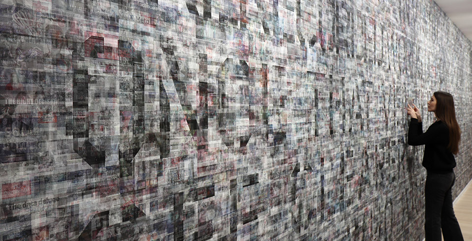 The Invisible Generation, 2021 / Centre Culturel Canadien, Paris, FR / Site specific print installation with lenticular sheets, 10.00 × 3.00 m