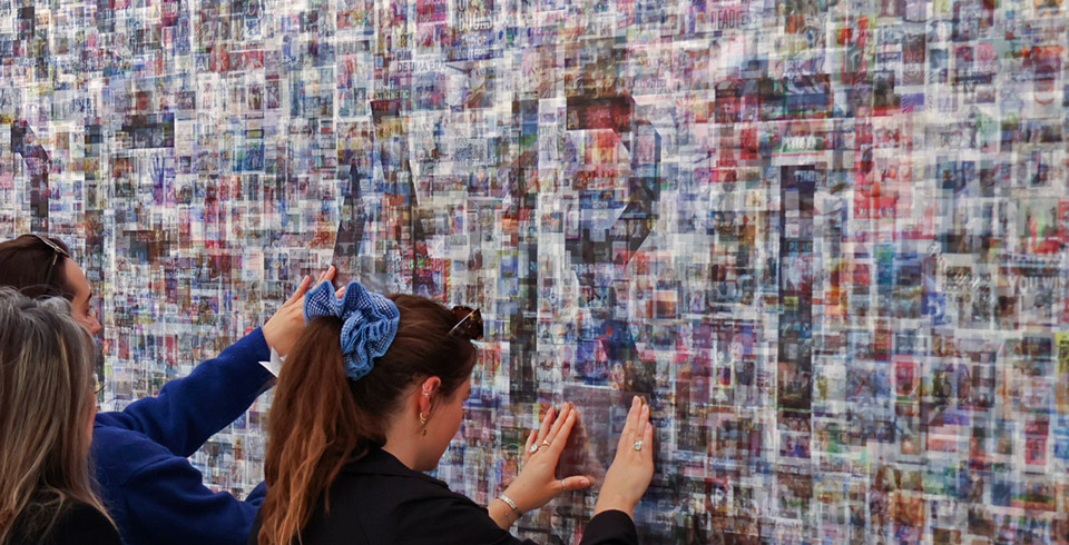 The End Of Art Is Not The End / Bluerider Art, London, UK / Print installation with lenticular sheets, 3.50 × 2.75 m