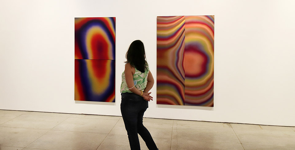 Hot Dark Future, 2021, Lenticular, 0.90 × 1.80 m / Post-Digital Surface (T3), 2020, Lenticular, 1.10 × 1.80 m / Exhibition view, Post-Digital, Museum of Contemporary Art Sorocaba, 2022