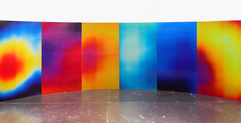 Post-Digital Mirror (Chromatic Arc), 2025 / Lenticular / 6.0 × 1.80 m (6 panels, 1.0 x 1.8 m each)