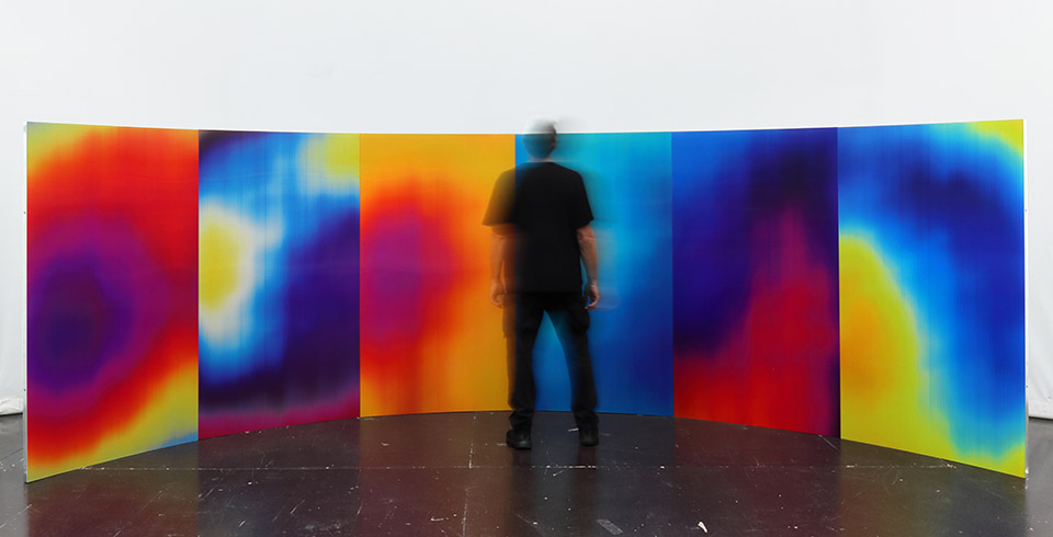 Post-Digital Mirror (Chromatic Arc), 2025 / Lenticular / 6.0 × 1.80 m (6 panels, 1.0 x 1.8 m each)