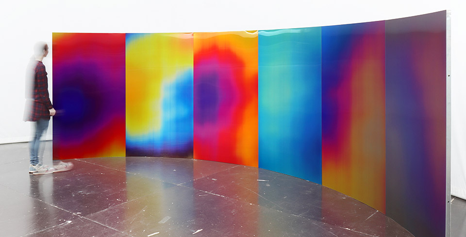 Post-Digital Mirror (Chromatic Arc), 2025 / Lenticular / 6.0 × 1.80 m (6 panels, 1.0 x 1.8 m each)